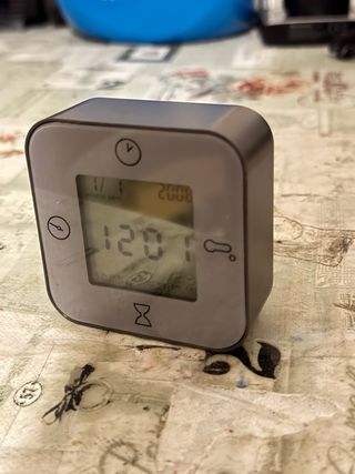 Orologio multifunzione grigio e rosso