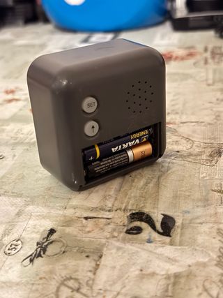 Orologio multifunzione grigio e rosso