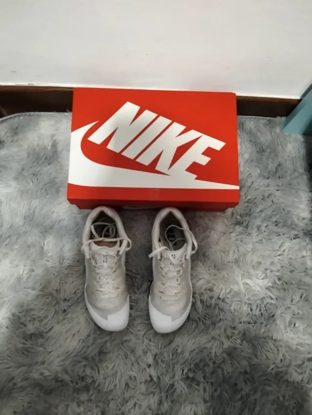 Zapatillas Nike Clavo Blancas