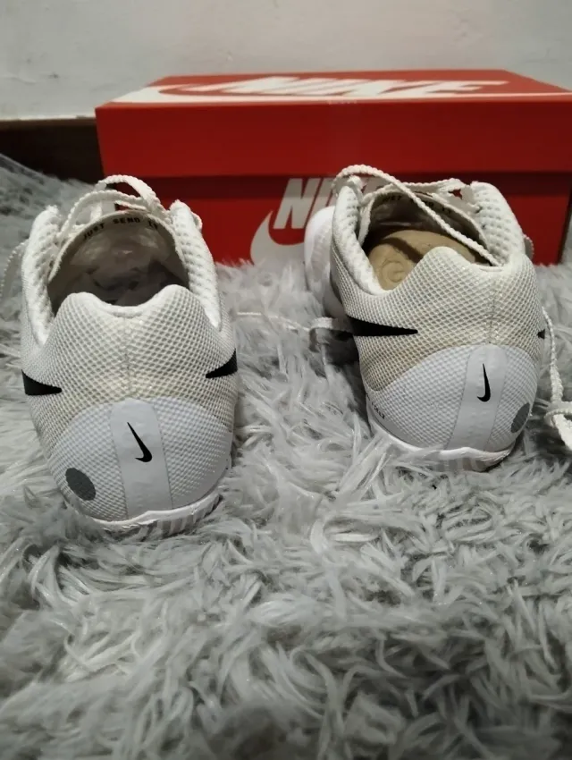 Zapatillas Nike Clavo Blancas