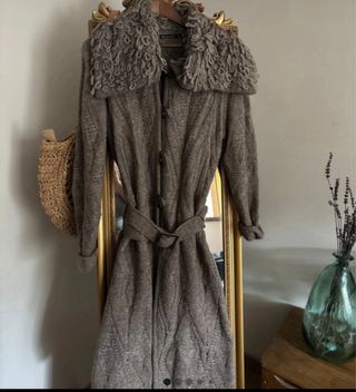 Abrigo largo de punto de la marca MESSCALINO