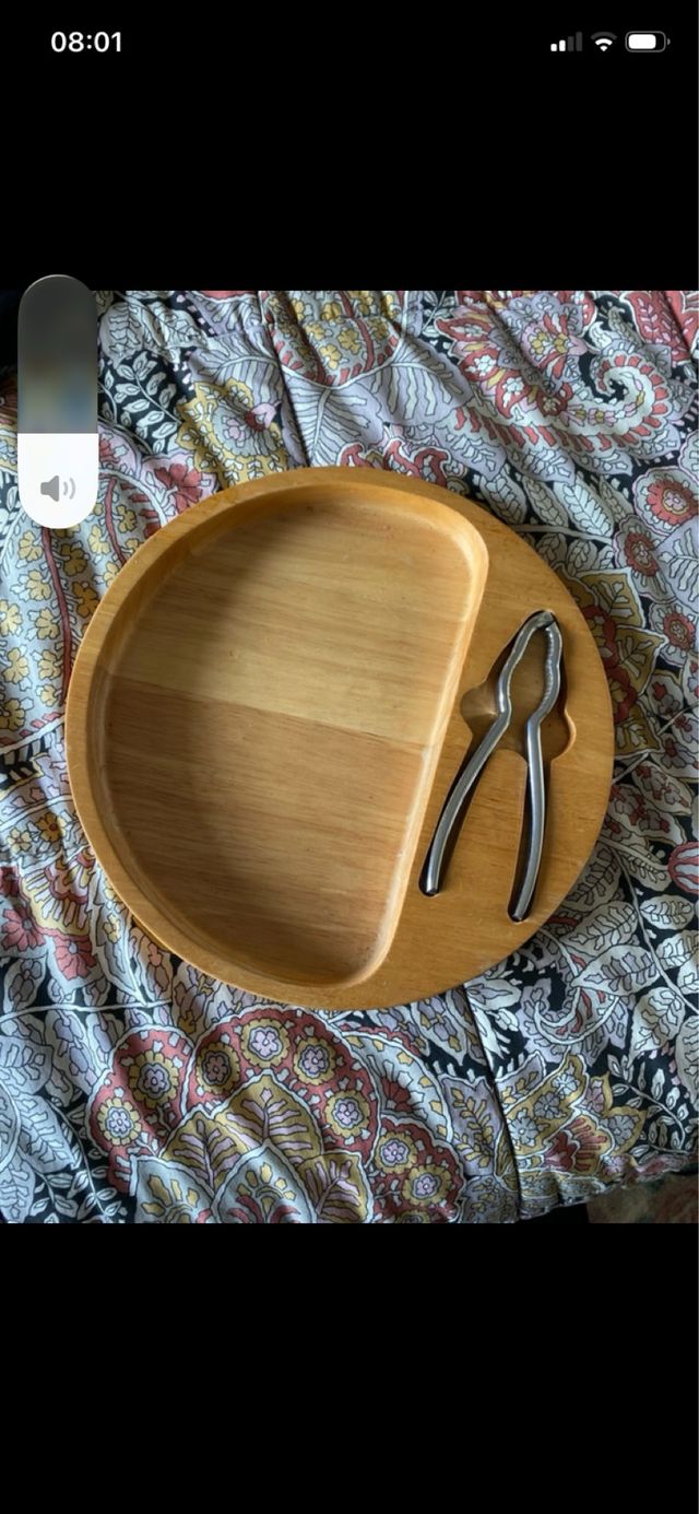 Portafrutta secca in legno con schiaccianoci