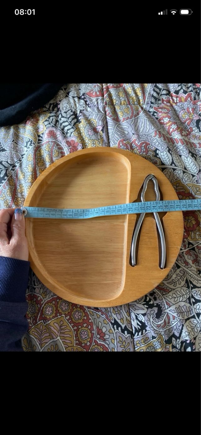 Portafrutta secca in legno con schiaccianoci