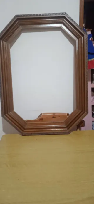 Cornice in legno ottagonale