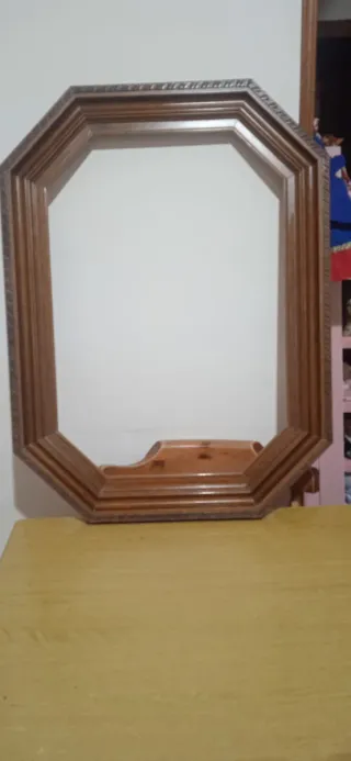 Cornice in legno ottagonale