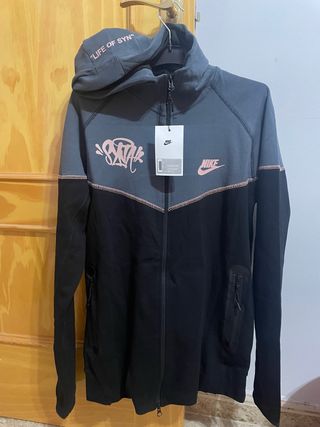 Chaqueta Nike Tech Fleece Negra y Gris