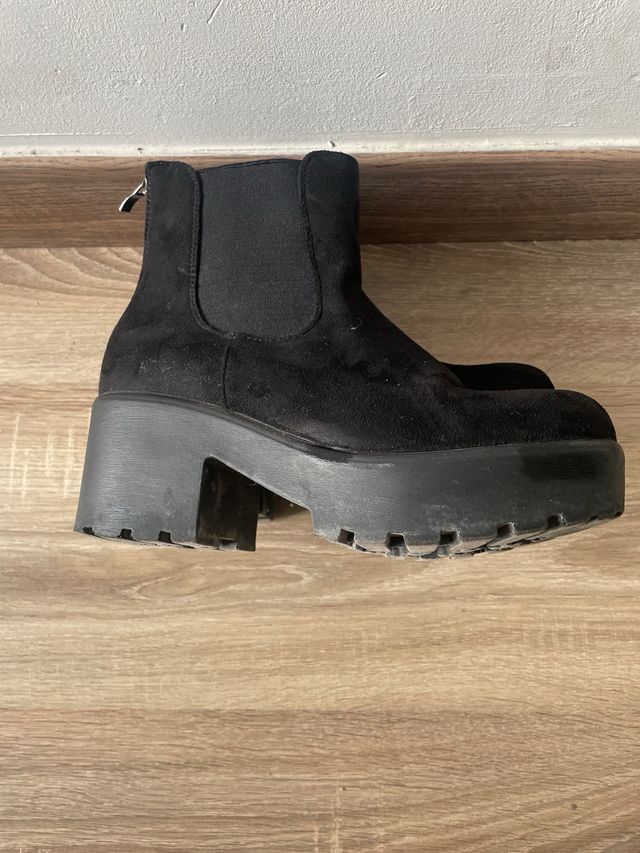 Botín serraje tacón plataforma negro