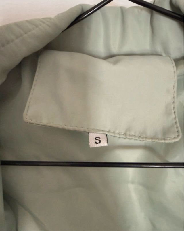 Parka verde con capucha