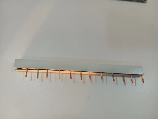 Conexión 4 polos 3 elementos