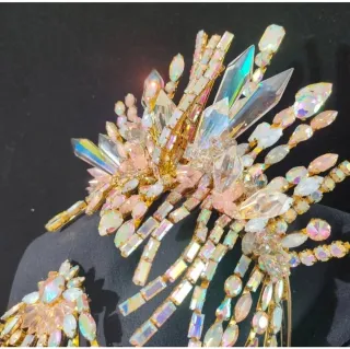 Tocado de cristal dorado y multicolor