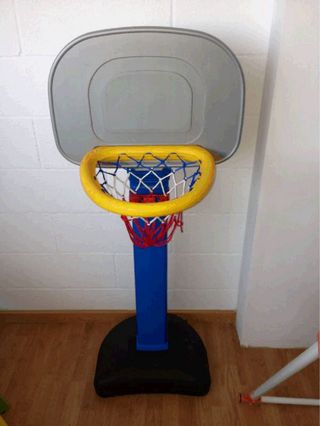 Lote de juguetes: triciclos, balancines, canastas