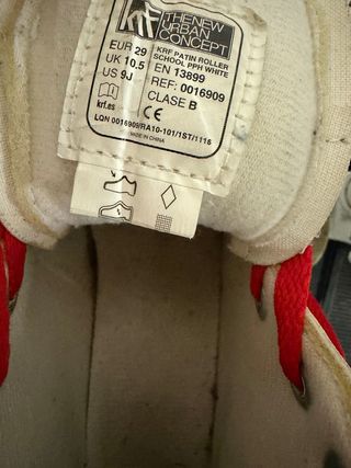 Patines de niños 4 ruedas blancos y cordones rojos