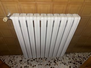 7 Radiadores de hierro blancos