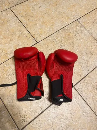 Guantes de boxeo Outshock 8 oz rojos