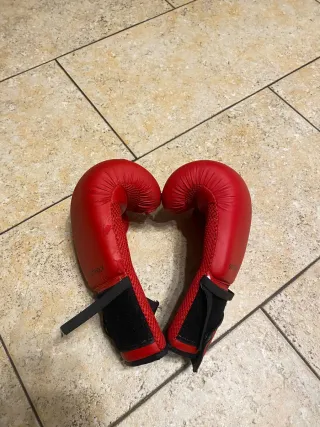 Guantes de boxeo Outshock 8 oz rojos