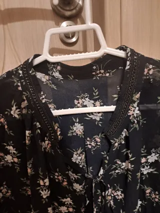 Camisa floral negra manga larga
