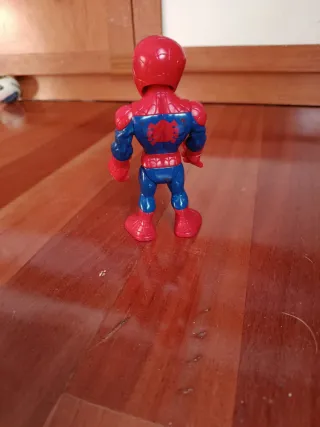 Avión Spiderman con muñeco.