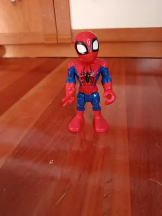Avión Spiderman con muñeco.