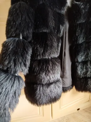 Pelliccia ecologica nera