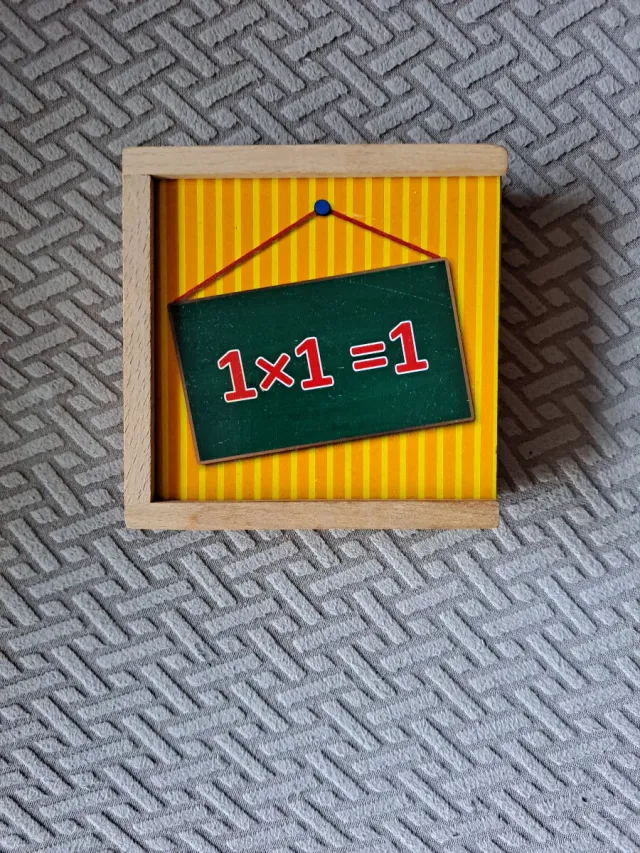 Juego educativo matemáticas 1x1. De madera