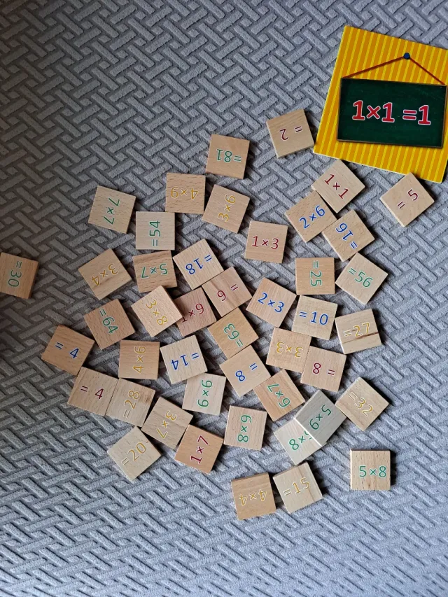 Juego educativo matemáticas 1x1. De madera