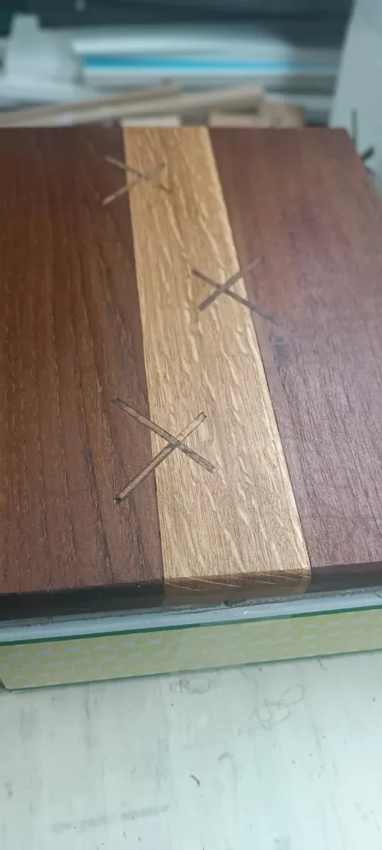 Tagliere bicolore in legno