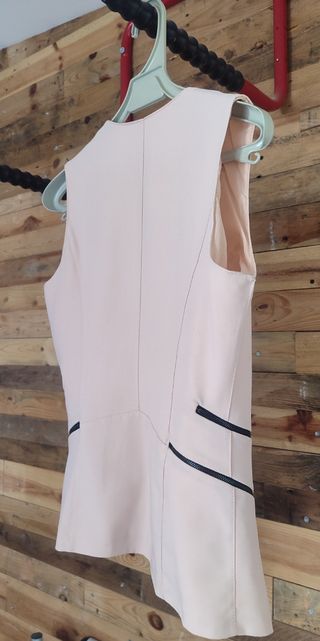 Chaleco rosa con cremalleras