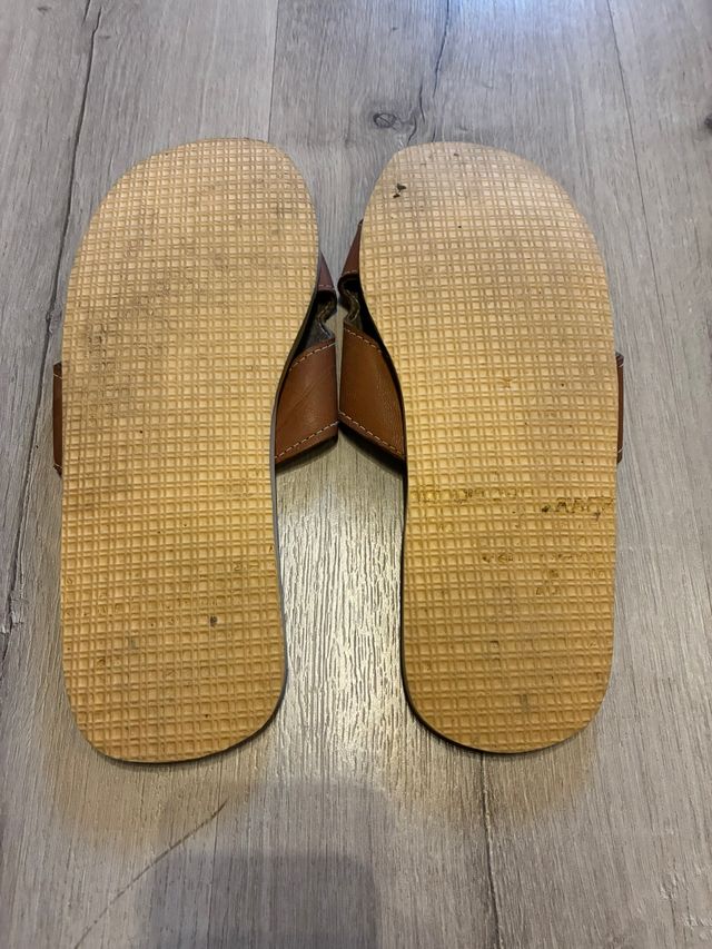 Chanclas de cuero marrones