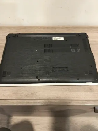 Portátil Acer aspire E5 y cargador