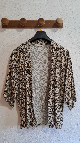 Camisa étnica beige y negra