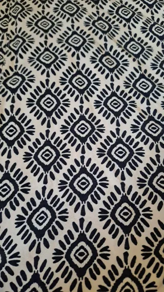 Camisa étnica beige y negra