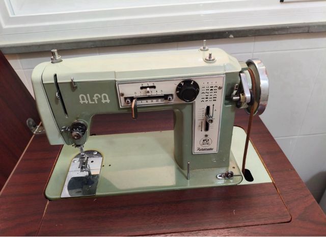 Máquina de coser y bordar Alfa