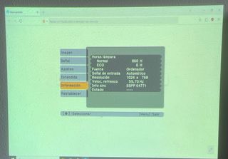 Proyector Epson EB-X7 compacto