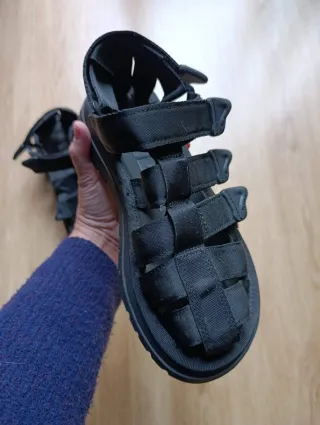 Sandalias Bimba y Lola Plataforma Negras
