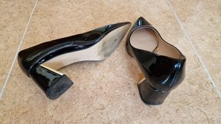 Zapatos de salón de charol negro