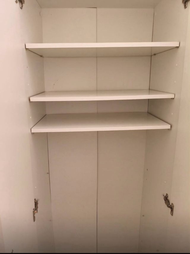 Armario auxiliar o de baño blanco