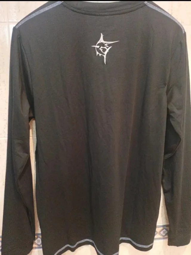 Camiseta deportiva manga larga Nueva White water