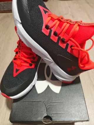 Zapatillas Under Armour 37.5 Negras Naranja