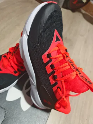 Zapatillas Under Armour 37.5 Negras Naranja