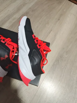 Zapatillas Under Armour 37.5 Negras Naranja