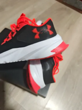 Zapatillas Under Armour 37.5 Negras Naranja