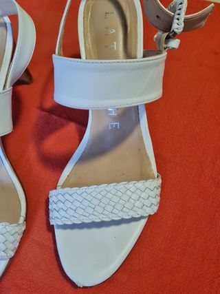 Sandalias blancas LATOUC