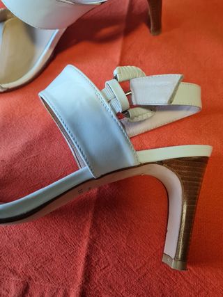 Sandalias blancas LATOUC