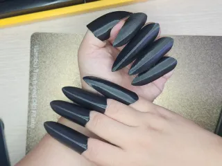 Uñas postizas negras tipo garra