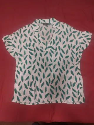 Blusa Surkana hojas verdes y blancas