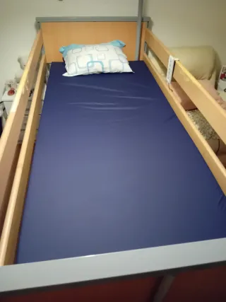 Cama articulada Invacare com colchão