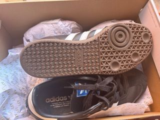 Zapatillas Adidas Negras y Blancas