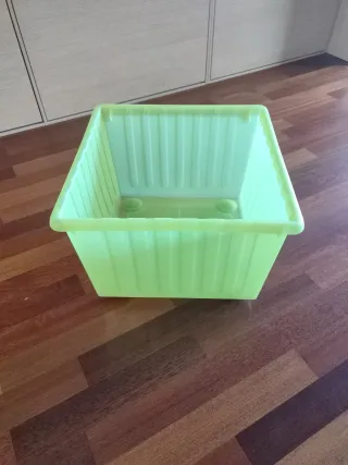 Caja VESSLA Ikea con ruedas