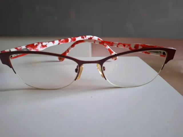 Monturas de Gafas de vista rojas y blancas