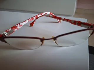 Monturas de Gafas de vista rojas y blancas